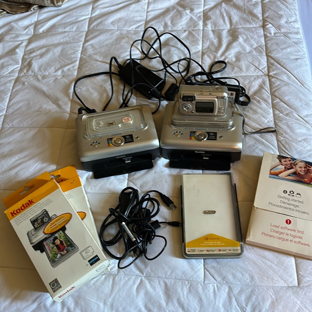 Kodak EasyShare with lots of accessories - Picture 2 of 3